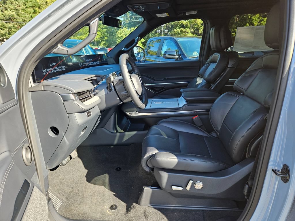 New 2027 Lincoln Navigator Reserve w/ Jet Appearance Package AWD/4WD image 18