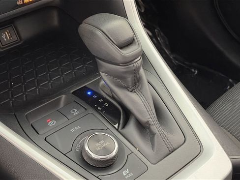 Used 2025 Toyota RAV4 LE AWD/4WD image 14