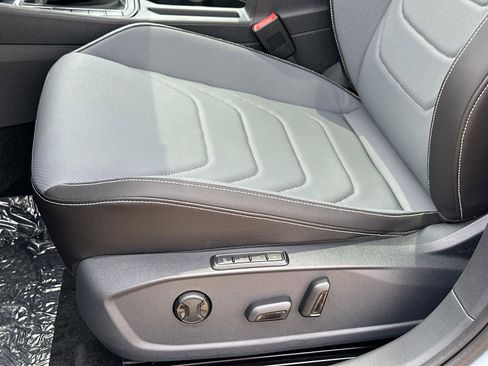 New 2025 Volkswagen Jetta SEL image 18