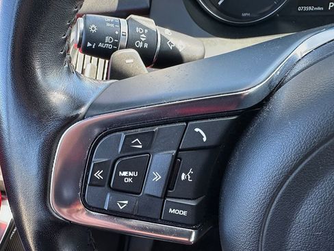 Used 2019 Jaguar E-PACE R-Dynamic SE image 27