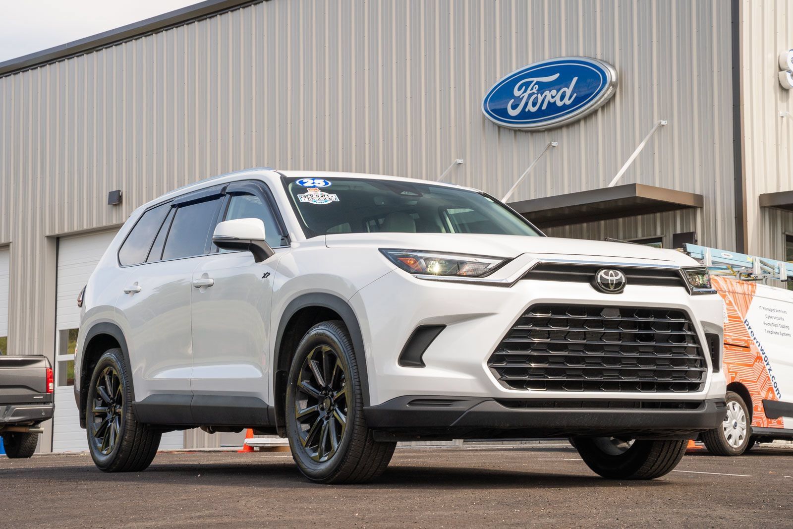 Used 2025 Toyota Grand Highlander FWD image 2