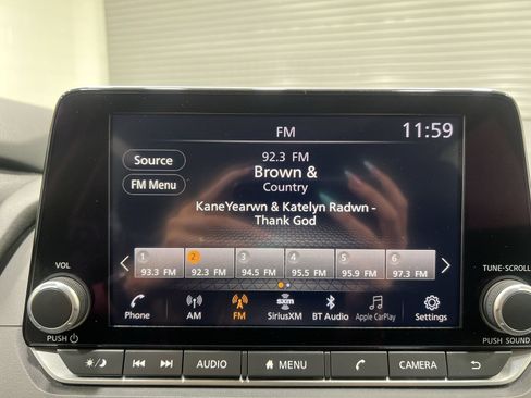 Used 2025 Nissan Rogue SV AWD/4WD image 16