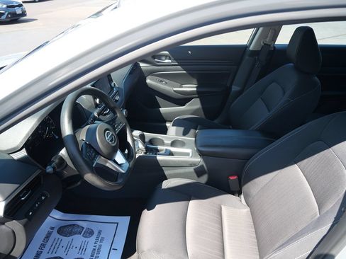 Used 2022 Nissan Altima 2.5 S FWD image 10