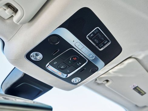 Used 2024 Bentley Flying Spur V8 image 79