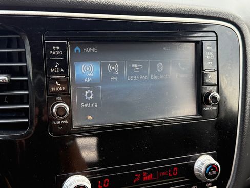 Used 2020 Mitsubishi Outlander ES image 30