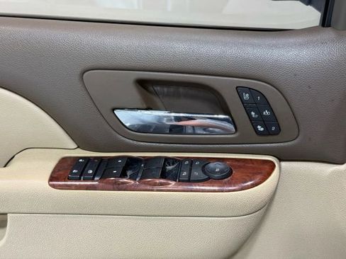 Used 2011 Chevrolet Avalanche LTZ image 11