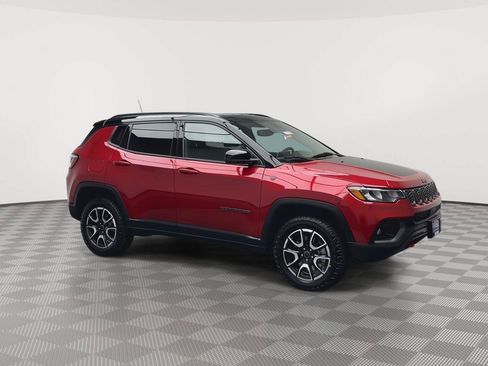 Used 2025 Jeep Compass Trailhawk AWD/4WD image 35