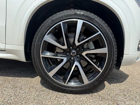 Used 2022 Volvo XC90 T6 Momentum w/ Advanced Package image 16