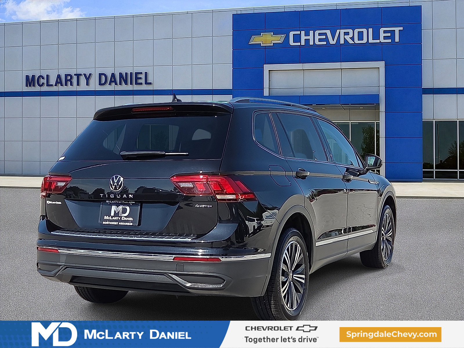 Used 2024 Volkswagen Tiguan Wolfsburg Edition AWD/4WD image 5