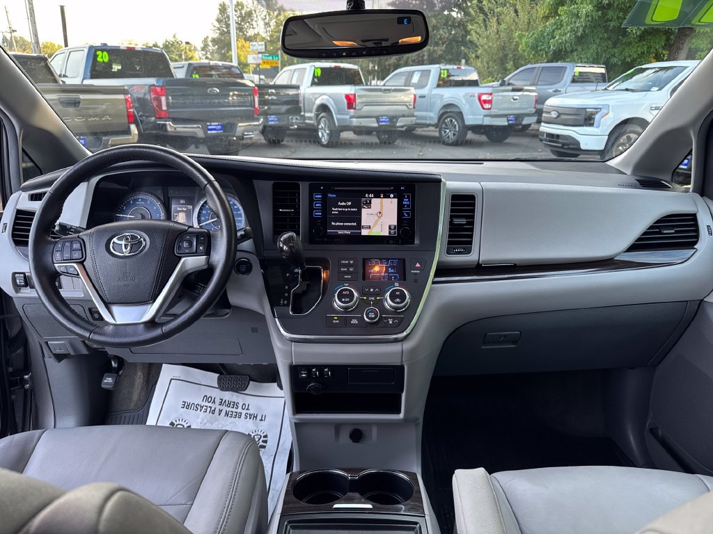 Used 2017 Toyota Sienna XLE w/ XLE Navigation Package AWD/4WD image 14
