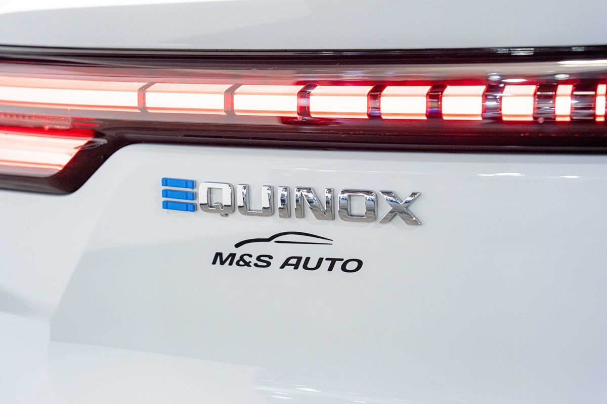 Used 2024 Chevrolet Equinox EV LT FWD image 4