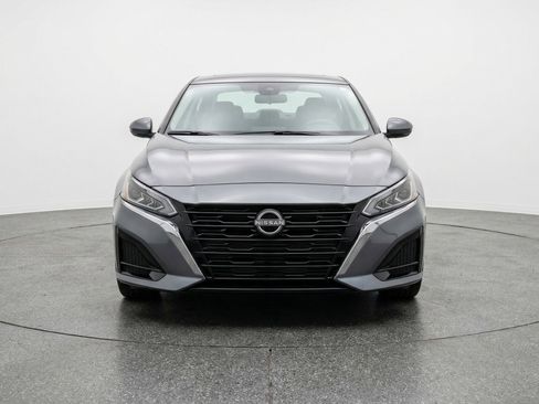 Used 2025 Nissan Altima 2.5 SV image 2