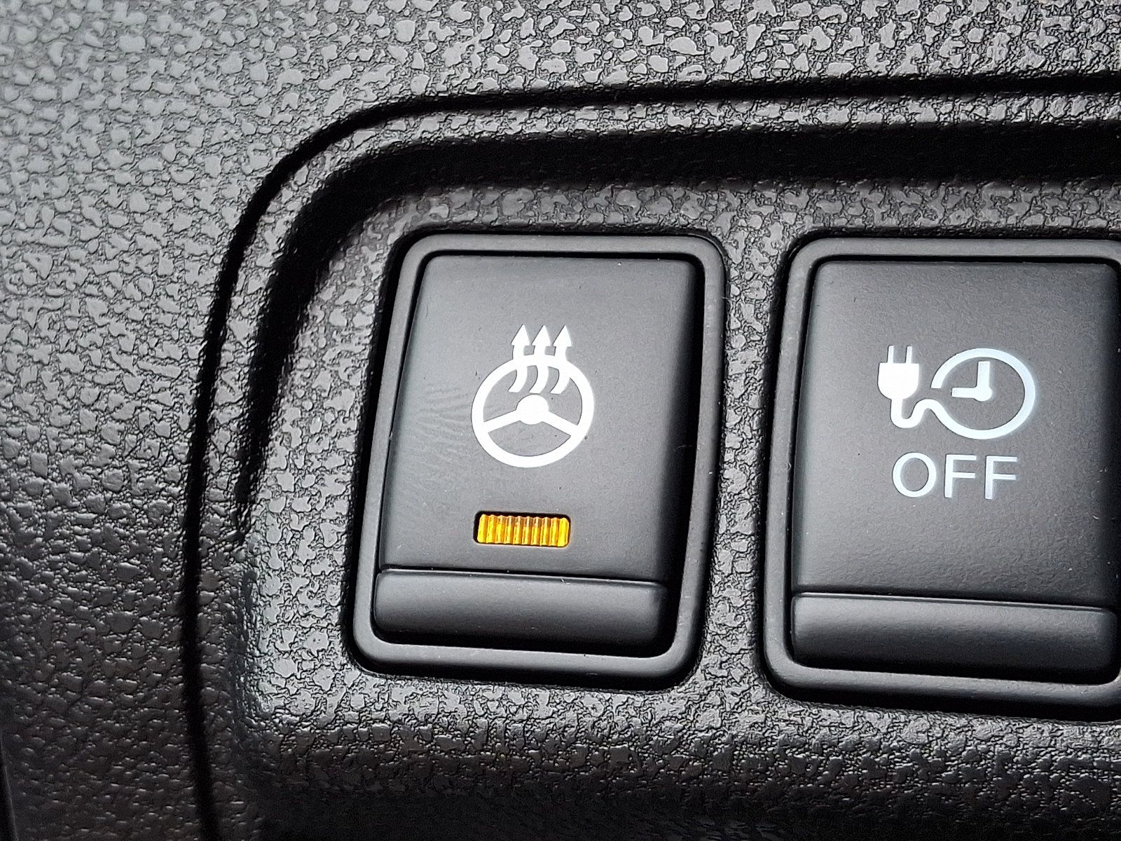 Used 2015 Nissan Leaf S FWD image 25