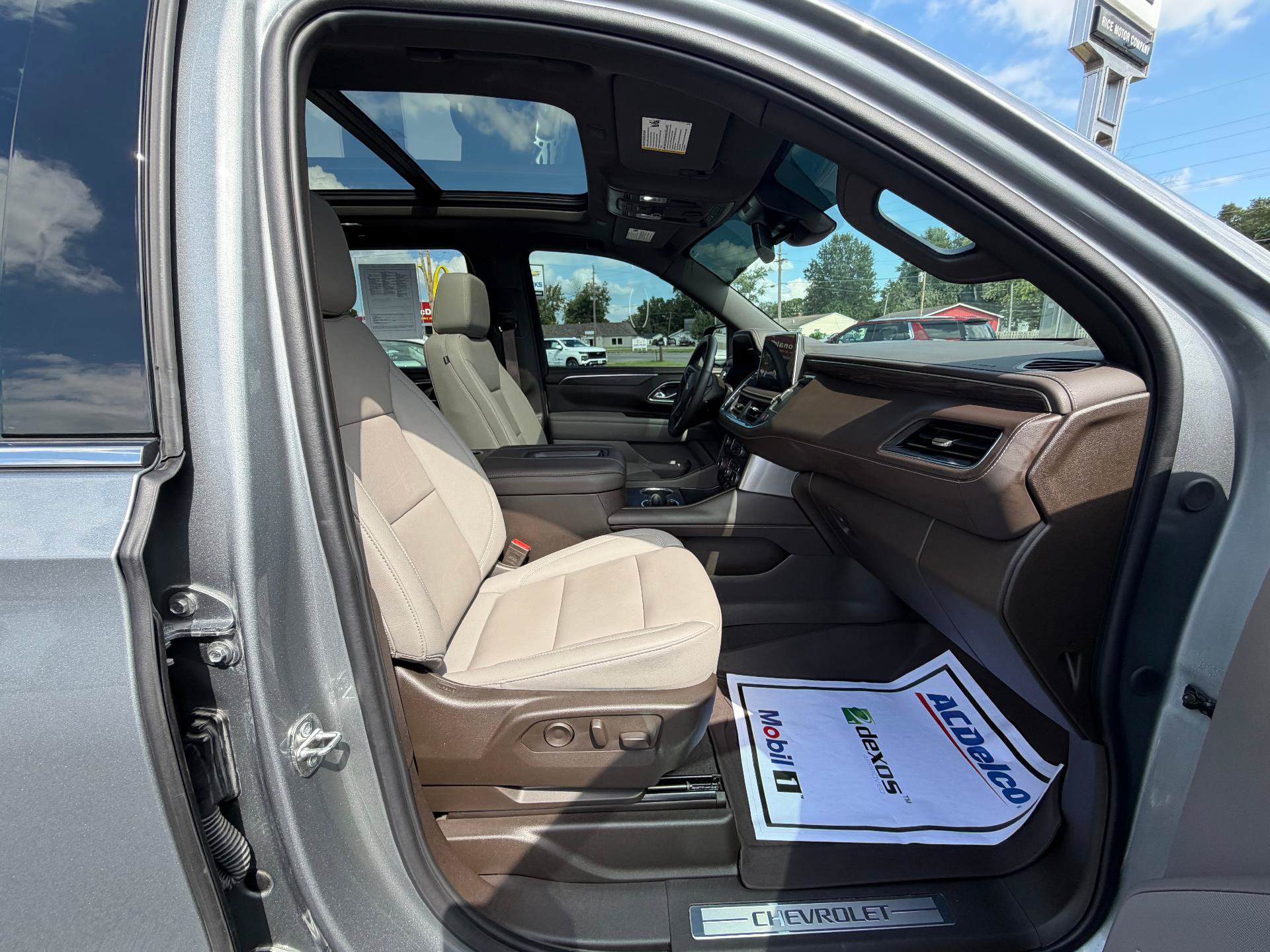 Used 2024 Chevrolet Tahoe LT w/ LT Signature Package AWD/4WD image 15