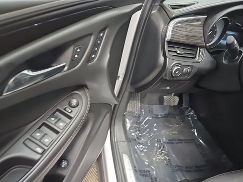 Used 2018 Buick Envision Essence AWD/4WD image 29