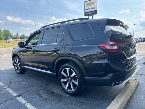 Used 2024 Honda Pilot Touring image 10