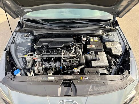 Used 2021 Hyundai Elantra SE image 25