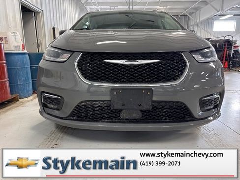 Used 2022 Chrysler Pacifica Touring-L image 28