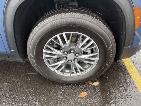 Used 2025 Chevrolet Traverse LT image 30