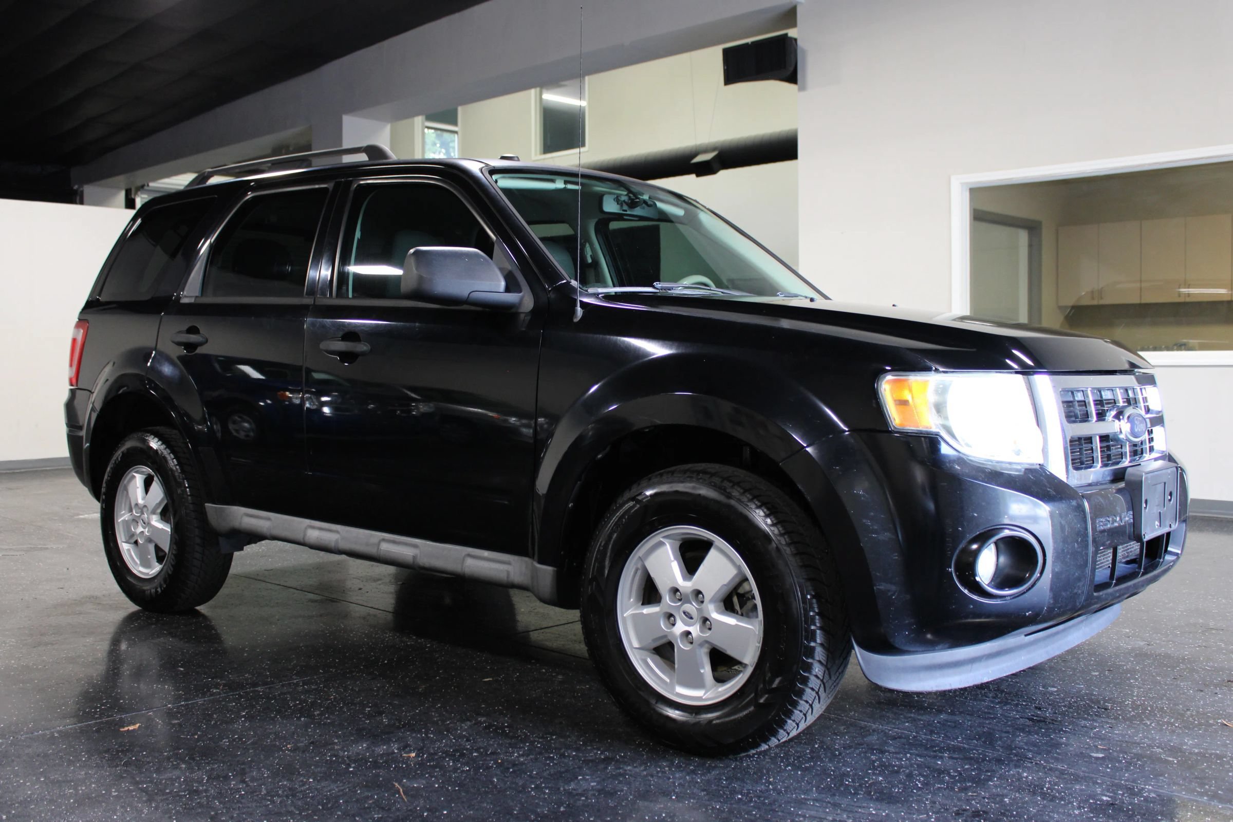 Used 2009 Ford Escape XLT FWD image 1