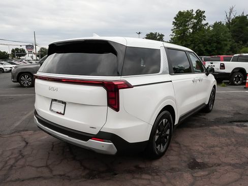 Used 2026 Kia Carnival LXS FWD image 6