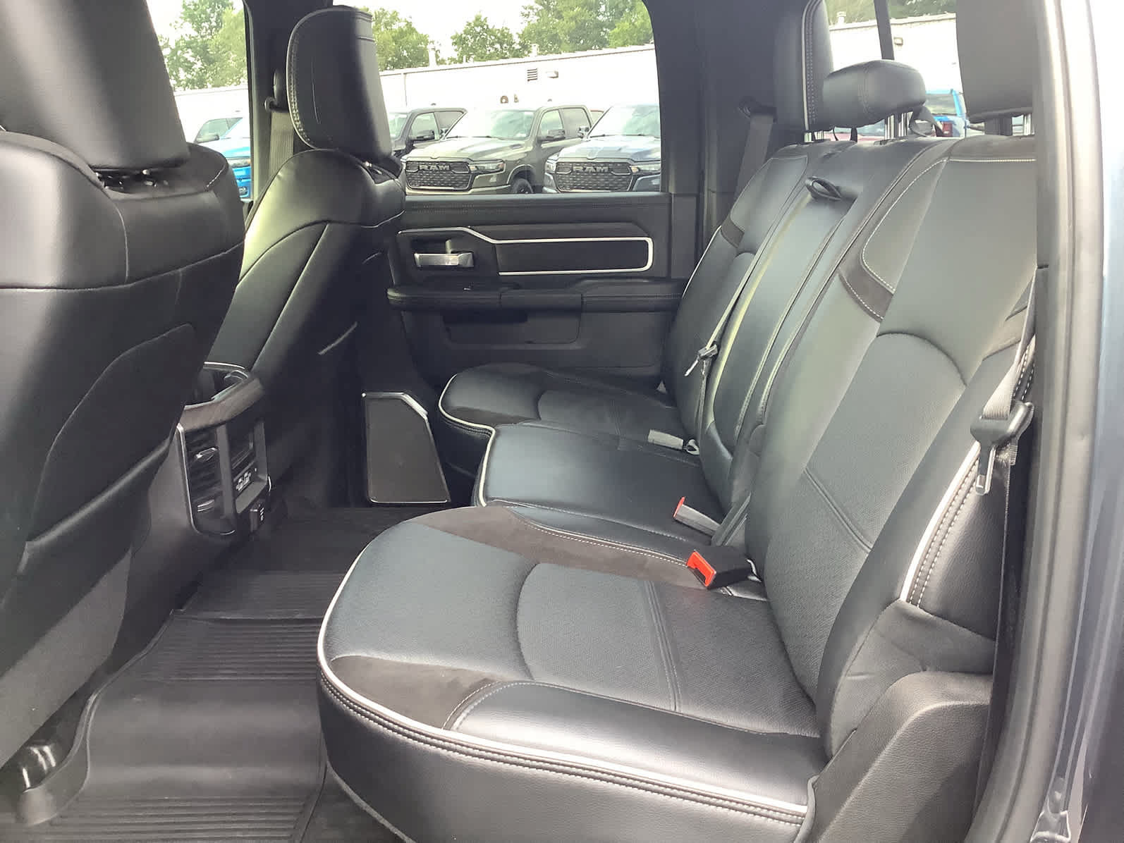 Used 2025 RAM 2500 Laramie AWD/4WD image 11