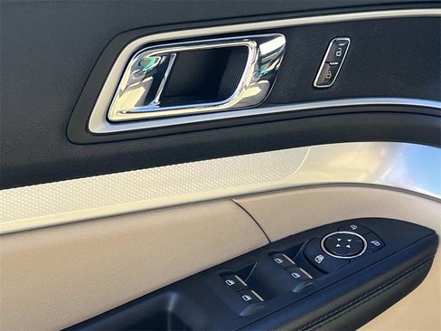 Used 2017 Ford Explorer XLT w/ Equipment Group 202A image 12