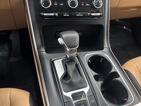 Used 2024 Kia Carnival LX FWD image 20