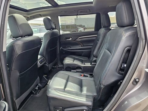 Used 2015 Toyota Highlander Limited Platinum AWD/4WD image 16