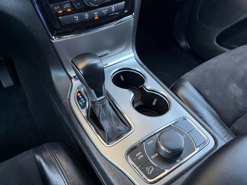 Used 2022 Jeep Grand Cherokee Laredo X AWD/4WD image 22