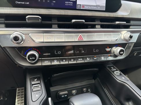 Used 2024 Kia Telluride SX w/ Towing Package FWD image 8