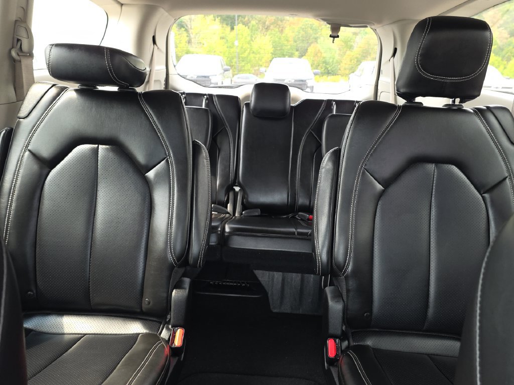 Used 2023 Chrysler Pacifica Touring-L FWD image 25