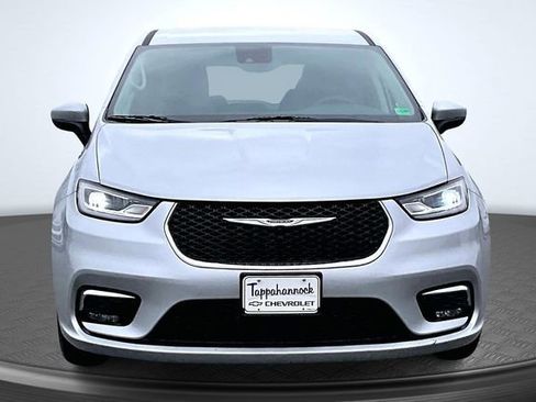 Used 2023 Chrysler Pacifica Touring-L image 2