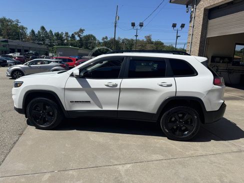 Used 2020 Jeep Cherokee Latitude Plus AWD/4WD image 6