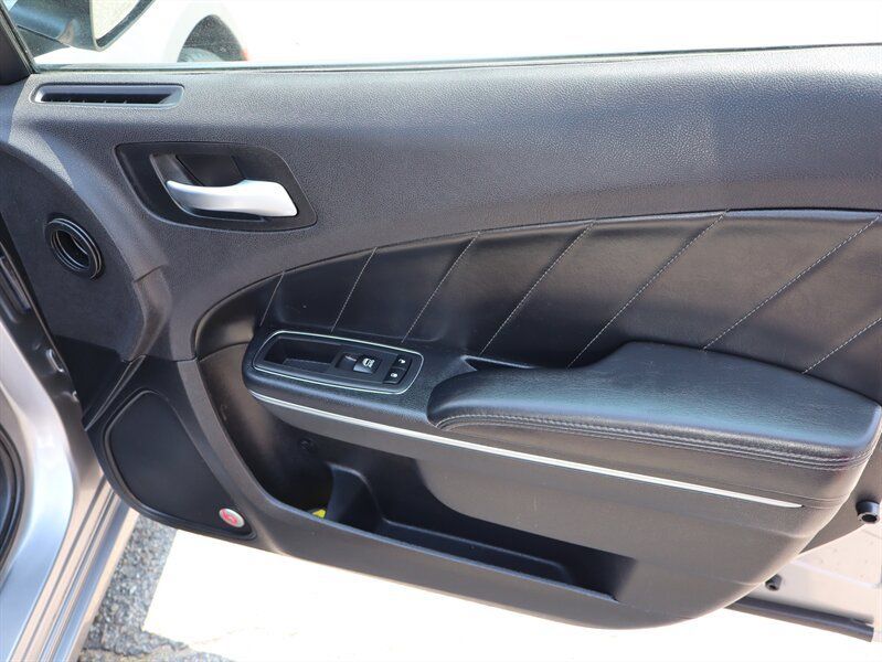 Used 2017 Dodge Charger SXT w/ Plus Group RWD image 10