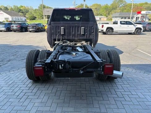 New 2026 GMC Sierra 3500 SLE w/ SLE Convenience Package AWD/4WD image 8