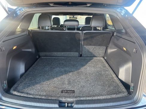 Used 2022 Volkswagen Atlas Cross Sport SE image 8