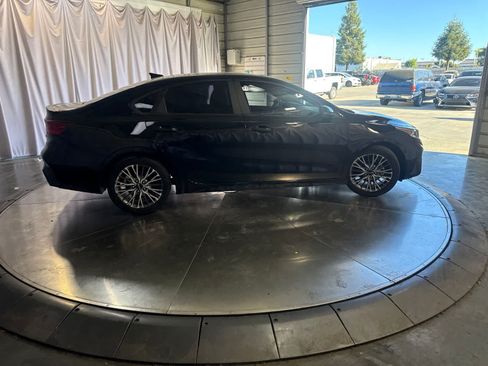 Used 2024 Kia Forte GT-Line w/ GT-Line Premium Package FWD image 4