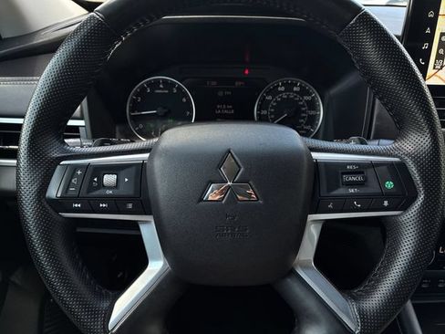 Used 2025 Mitsubishi Outlander SE AWD/4WD image 26