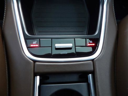 Used 2018 Porsche Panamera image 16