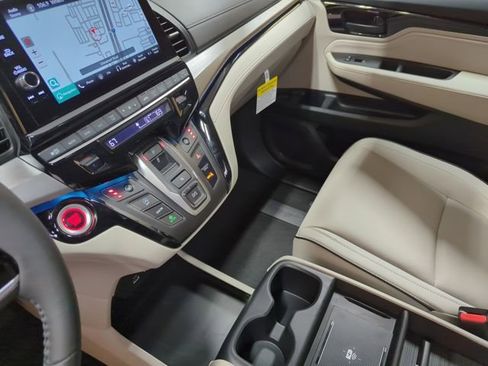 New 2026 Honda Odyssey Touring image 23