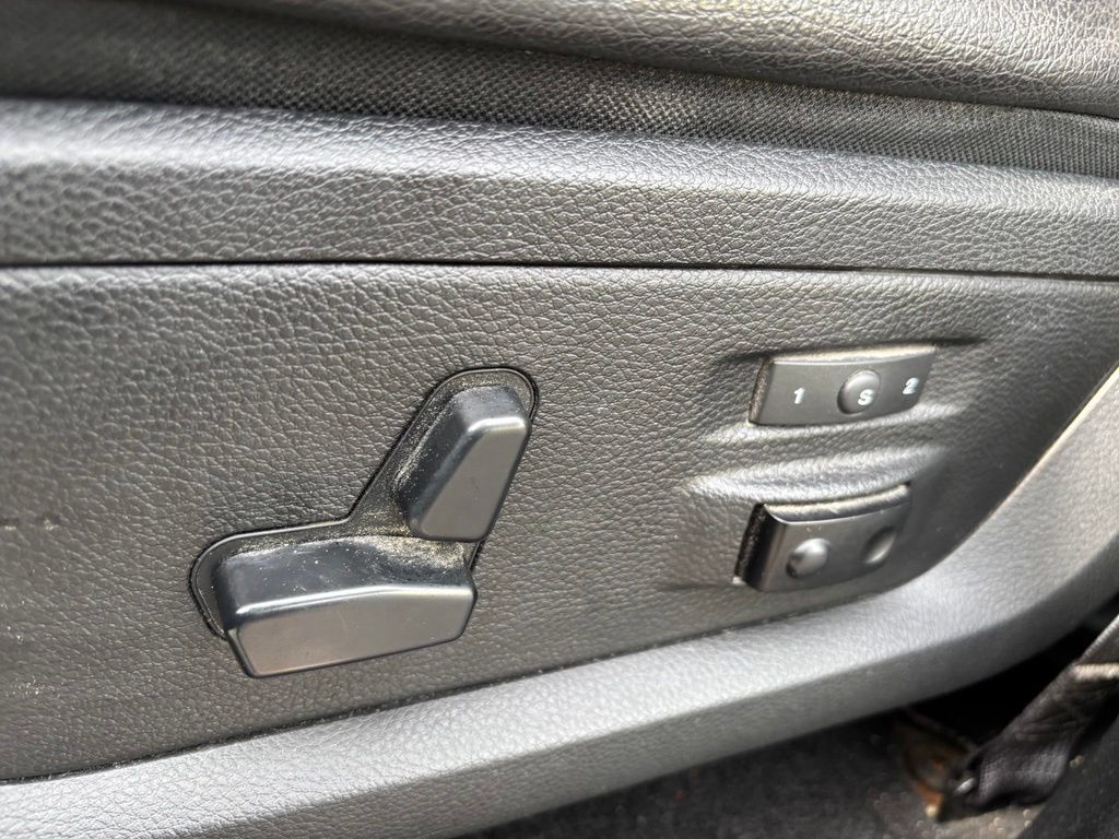 Used 2015 RAM 1500 Laramie AWD/4WD image 11