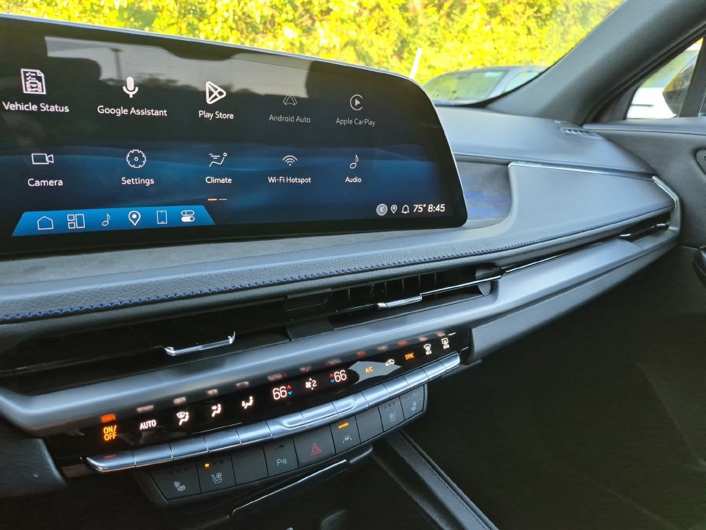 Certified 2024 Cadillac XT4 Sport FWD image 19