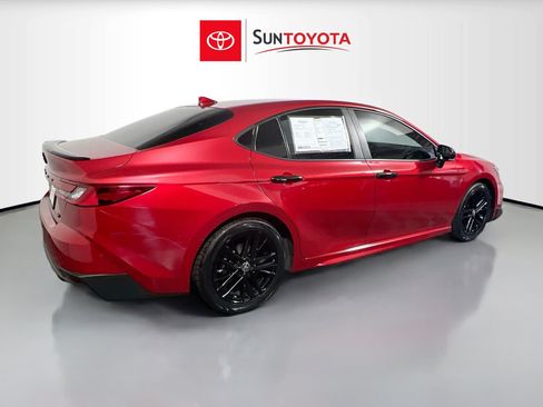 Used 2025 Toyota Camry SE FWD image 4