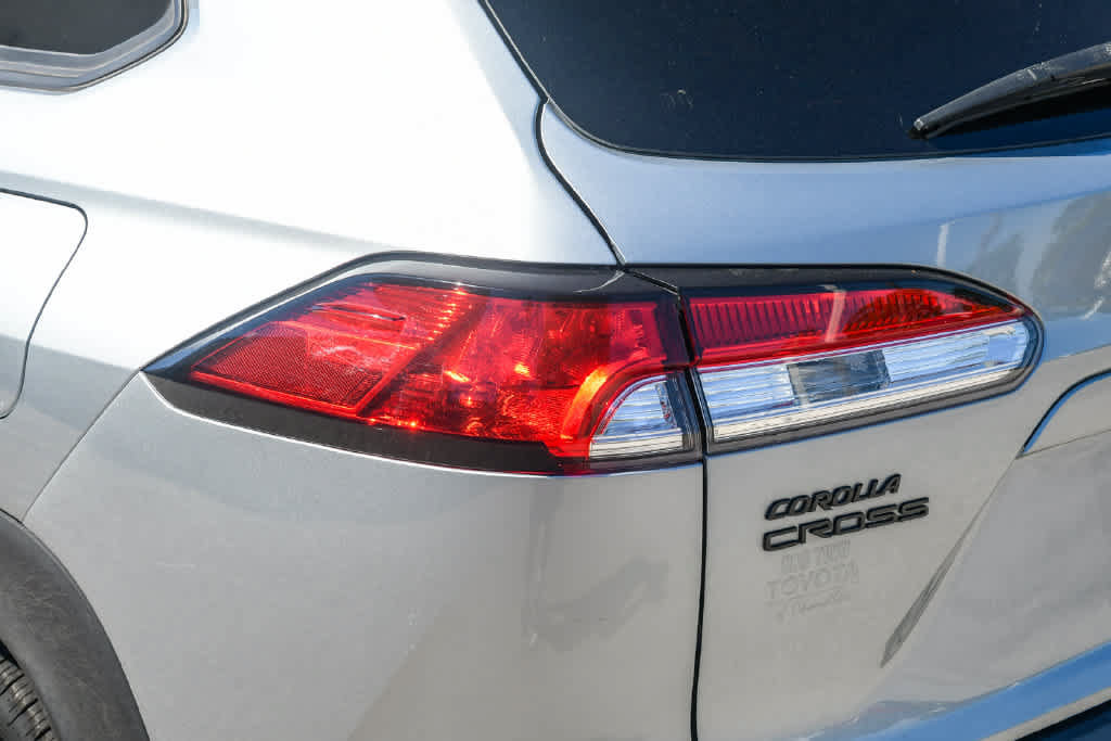 Used 2023 Toyota Corolla Cross AWD Hybrid image 6