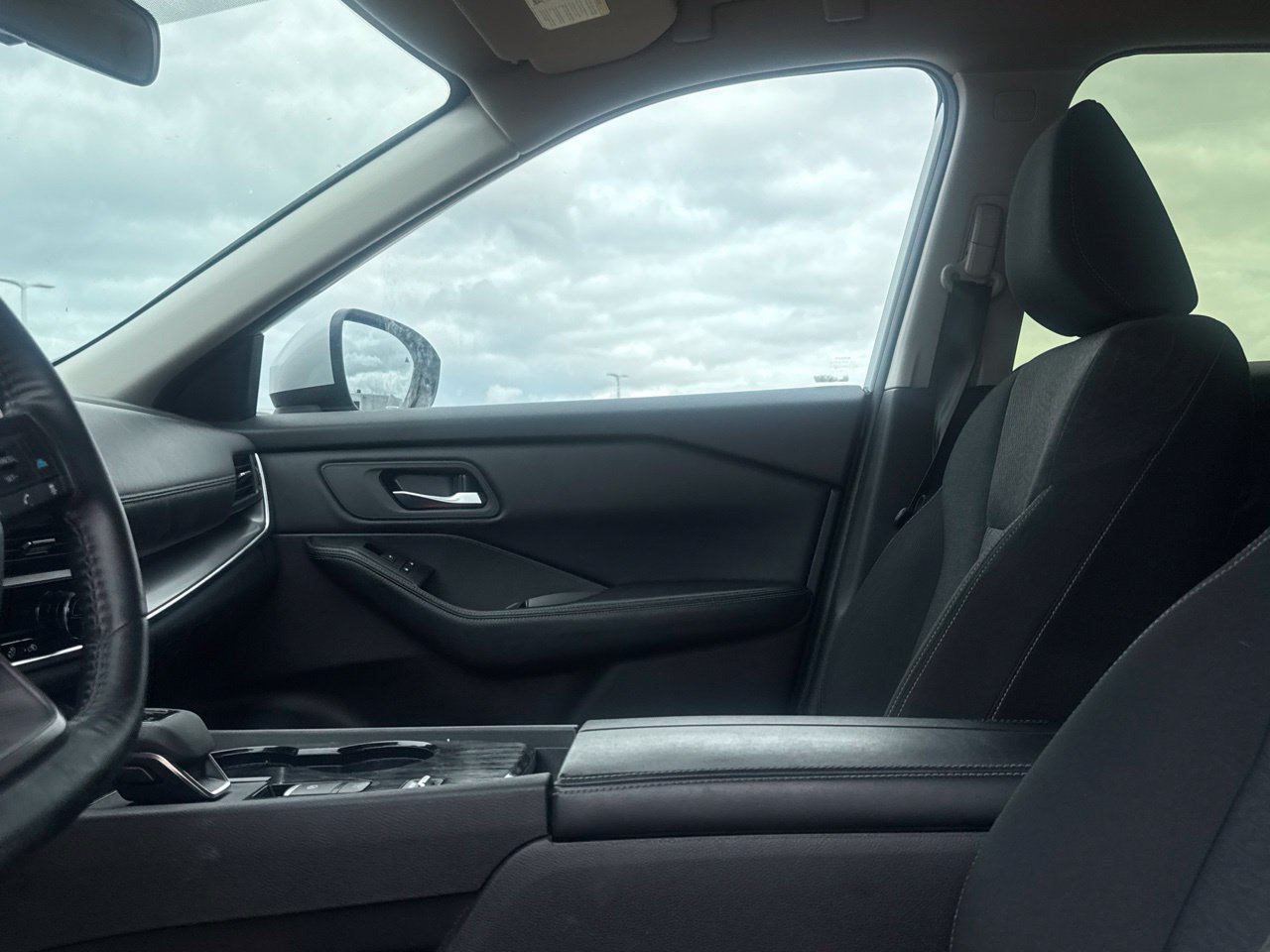 Certified 2025 Nissan Rogue SV FWD image 39