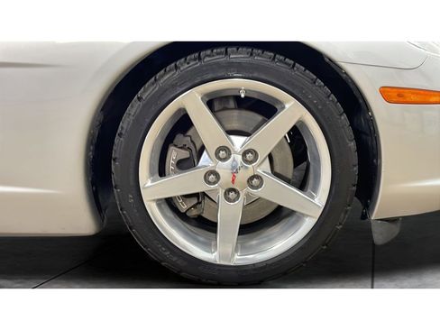 Used 2005 Chevrolet Corvette Convertible w/ Preferred Equipment Group RWD image 20