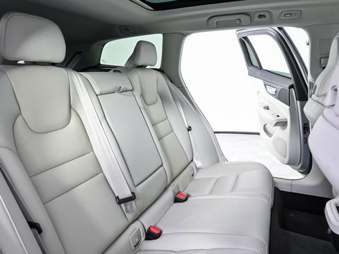 Certified 2025 Volvo V60 B5 Cross Country Plus image 23