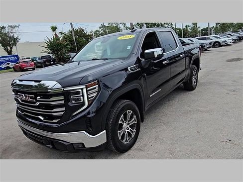 Used 2025 GMC Sierra 1500 SLT image 32