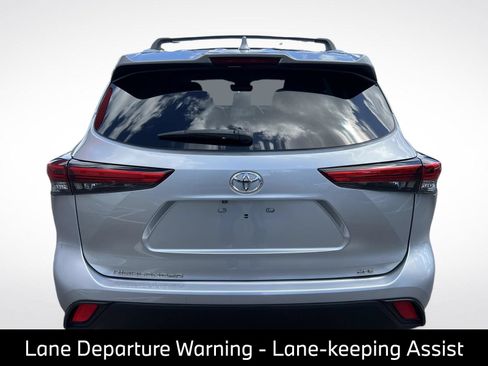 Used 2023 Toyota Highlander XLE FWD image 10